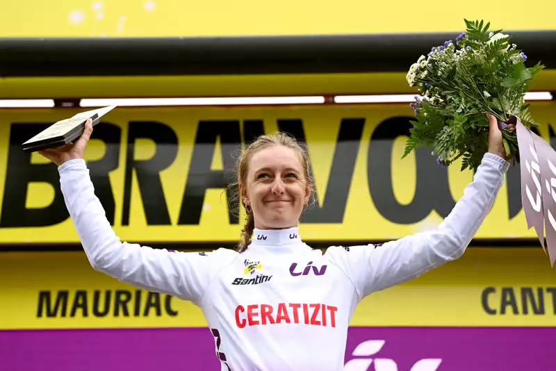 Kerbaert defends Tour de France Femme white jersey in headwindy second stage