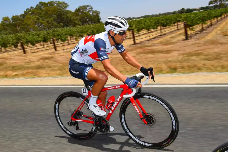 Porte and Dennis Avoid Time Loss at the Finish of Stage 2 of the Tour Down Under