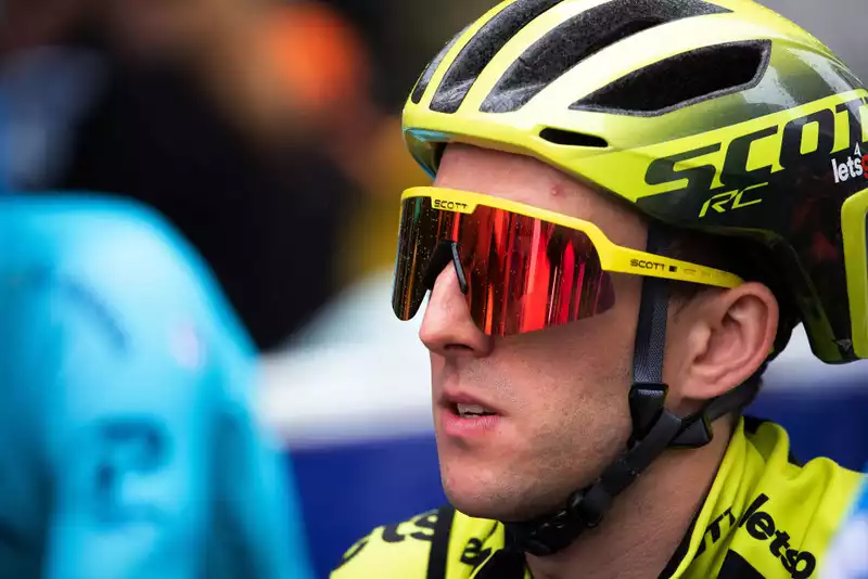 Simon Yates Injures Knee in Late-Day Crash, May Miss Tour Down Under