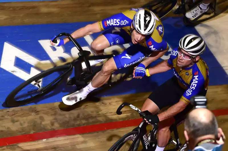 Cavendish and Casey spill beer but win Memorial Selcuk at Ghent Six Day