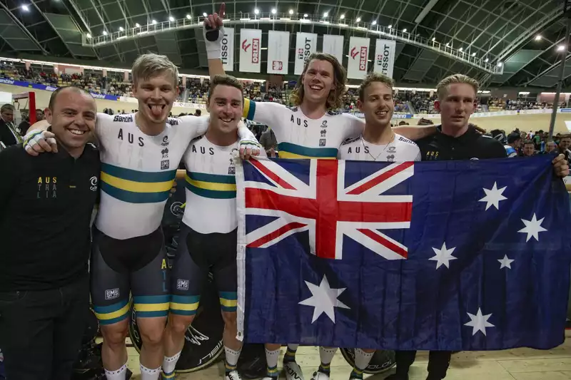 Robbie McEwen, Anna Meares, and Simon Gerrans endorse AusCycling's unification proposal.