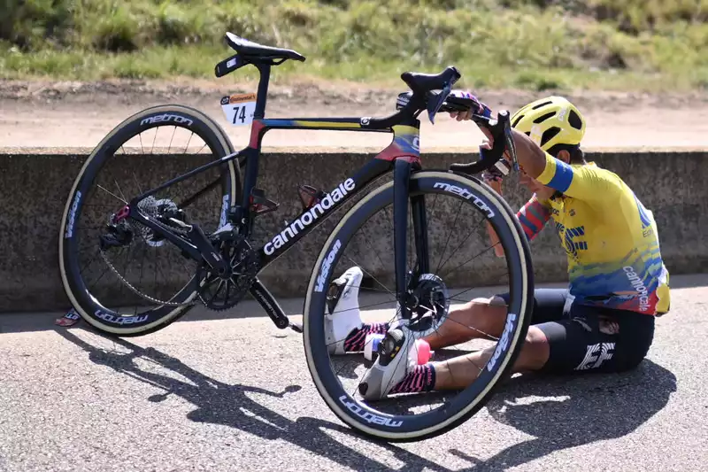 Sergio Iguita Abandons after Crashing Twice in Stage 15 of Tour de France