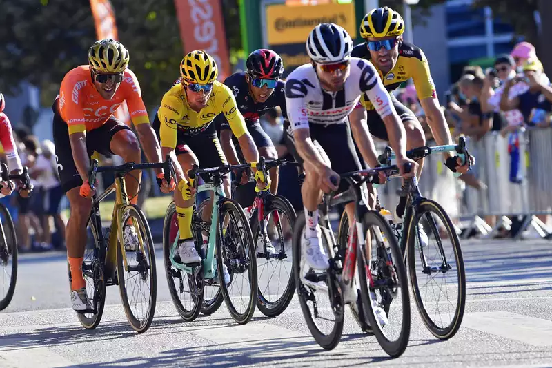 Tour de France: Egan Bernal makes an unscheduled late attack in Lyon