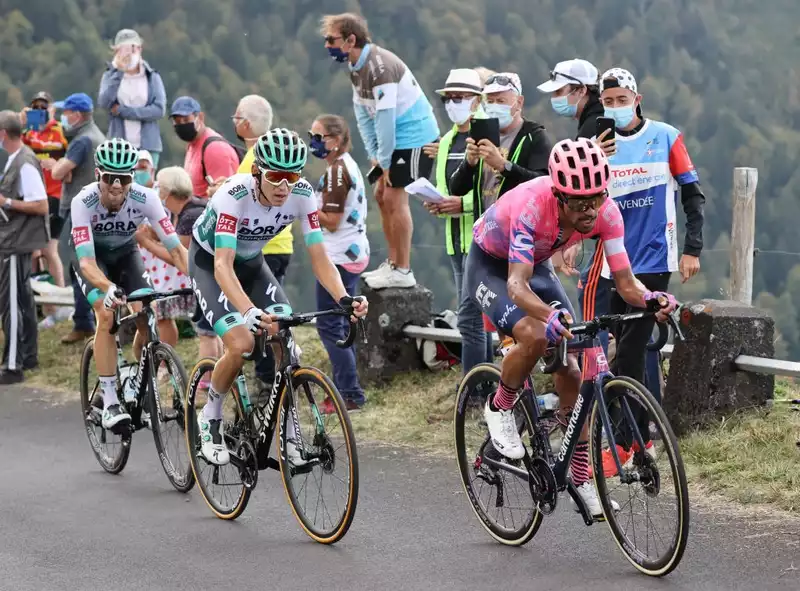 Martinez Outduels Bora and Hansgrohe in Tour de France