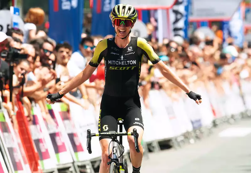 Kennedy Re-Signs Mitchelton Scott for 2020