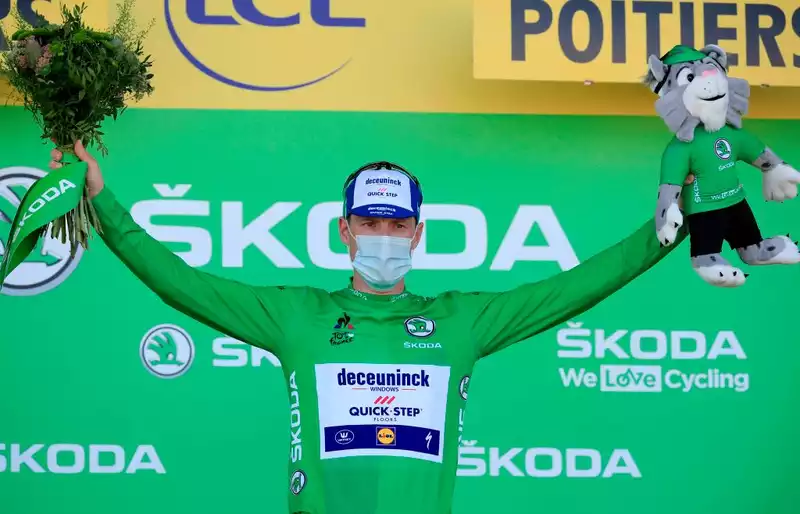 Tour de France: Sam Bennett strengthens green jersey retention with intense sprint in Poitiers