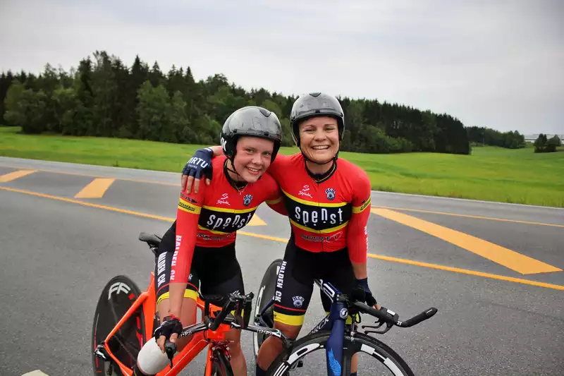 Drops Cycling Signs Norwegians Moberg and Olsen