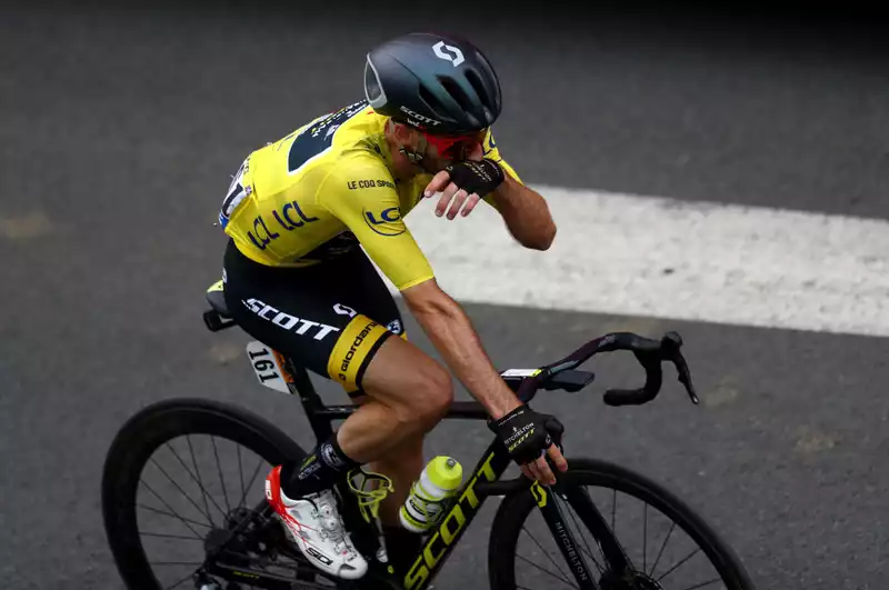 Yates turns from defense to offense in Tour de France