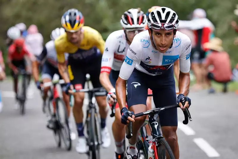 Tour de France: Egan Bernal concedes precious seconds to rival Roglic, but is on the rise