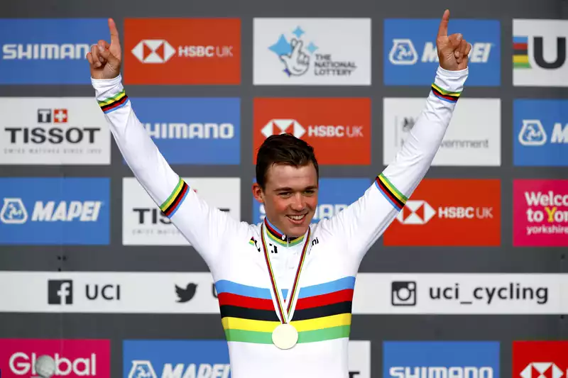 Pedersen Debuts Rainbow Jersey at Eurometropole Tour