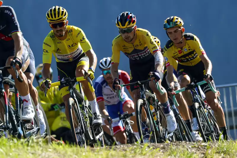 Logric Rises as Tour de France Rivals Crack GC Challenge - Podcast