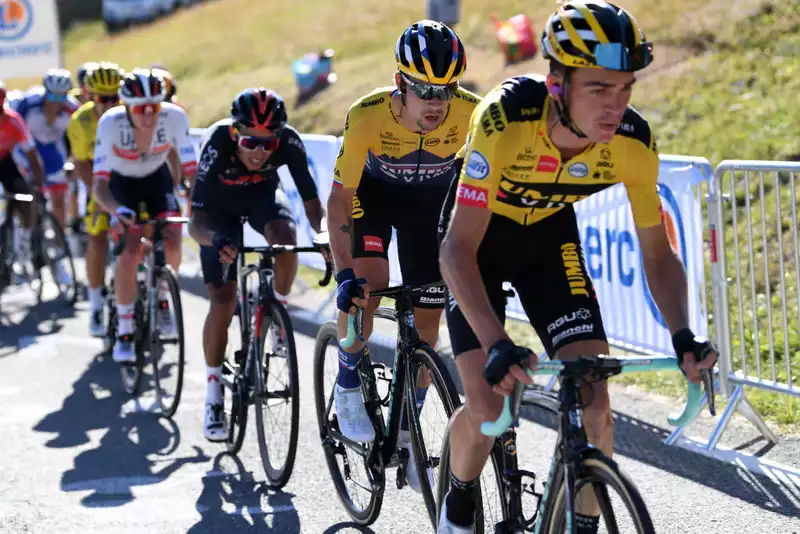 Bernal awaits third week of Tour de France