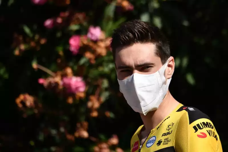 Tom Dumoulin reports no injuries after "stupid" crash on stage 2 of Tour de France