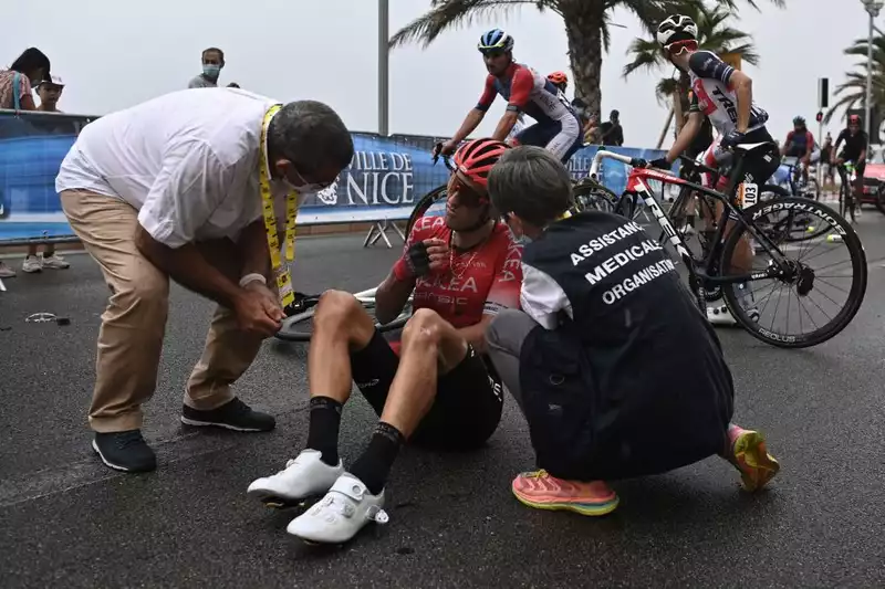 Tour de France: Numerous crashes on stage 1 due to rain and winding descents