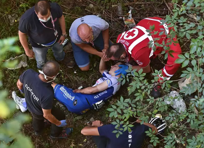 Deceuninck Quickstep claims that what he took out of Evenpoel's pocket was a "finishing bottle."