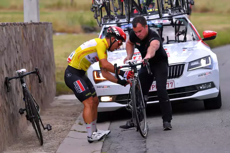 Lotto Soudal sends two staff members home after "non-negative" coronavirus test