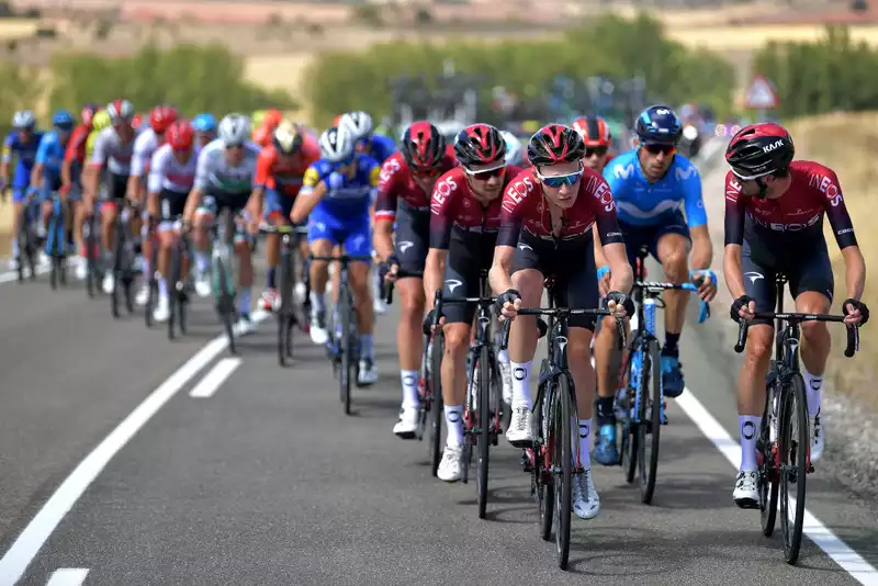 Vuelta a España: Crosswinds make stage 17 "unprecedented