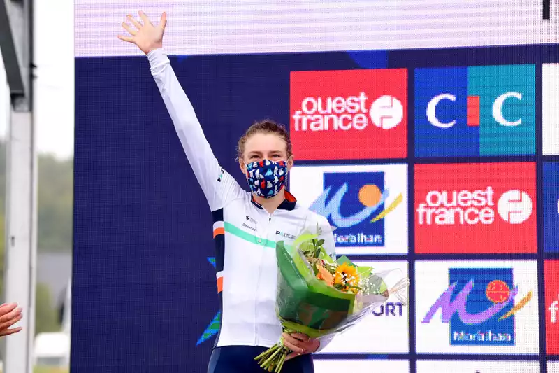 Lizzie Banks makes a breakthrough in GP de Ploué