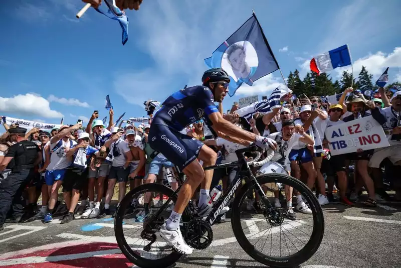 Thibaut Pinot keen fans preparing for the final dance at Il Lombardy