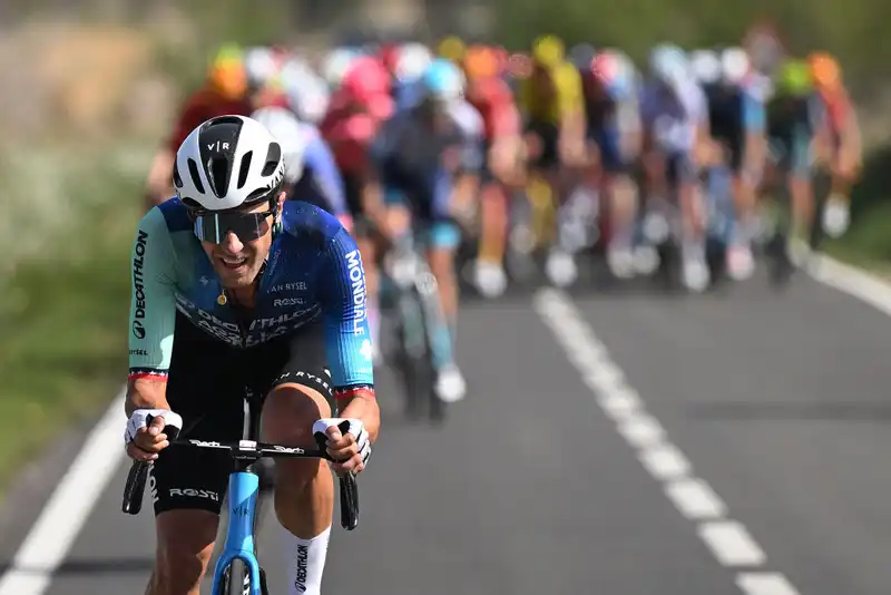 Larry Walbas wants to help Ben O'Connor make the Giro d'Italia podium.