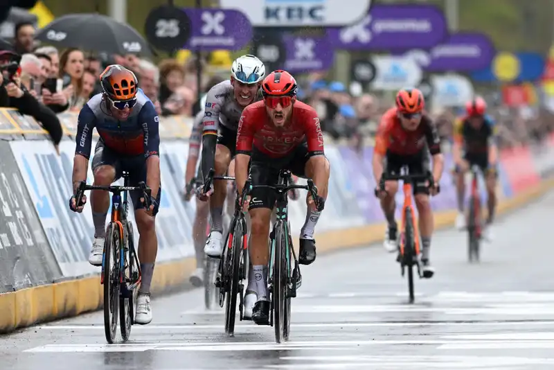 Michael Matthews relegated to third place due to a dangerous sprint in the Tour of Flanders.