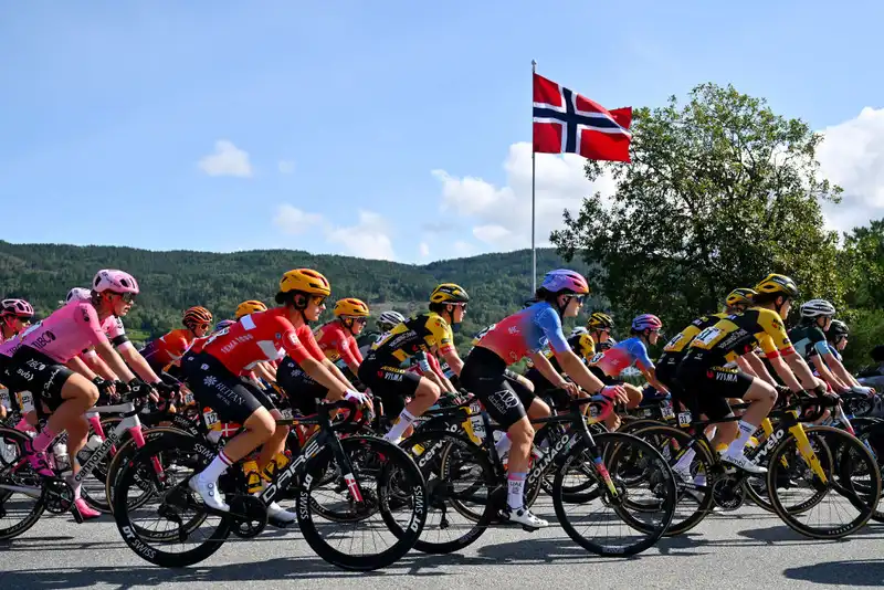 Scandinavian tour cancelled due to “lack of funds”.