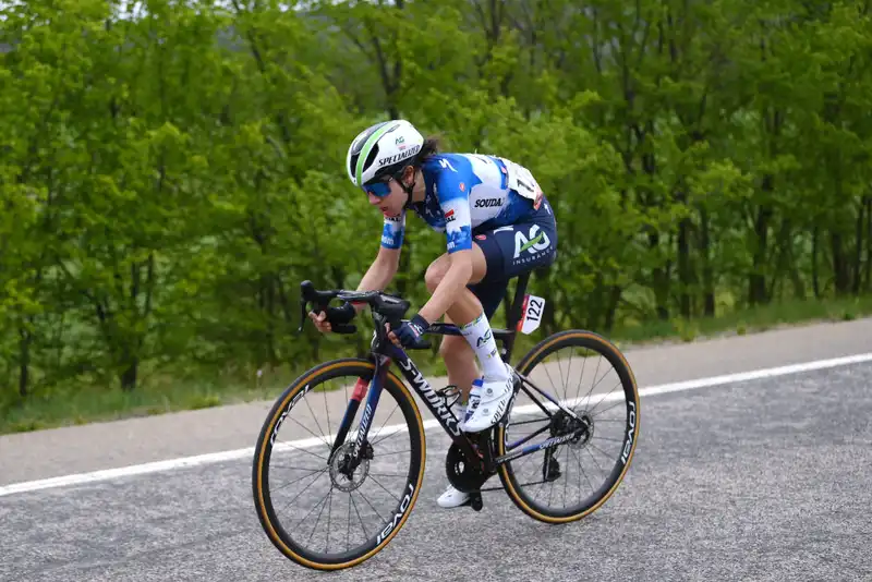 Vuelta Femenina, Mireia Benito, runs solo for a tough day.