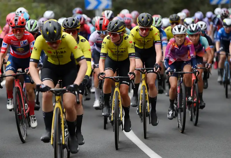 Update: La Vuelta Femenina, Day 2 Interrupted by Crash