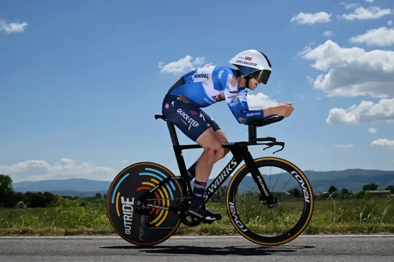 Giro d'Italia stage winner Tim Merlier in pain after "stupid crash" in time trial