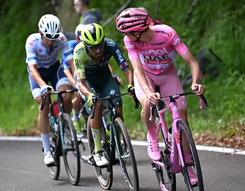 "Go with your own rhythm" – Daniel Martinez proves grand tour point on the podium at Giro d'Italia