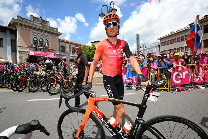 "Just a stupid mistake" - Geraint Thomas unharmed after a slow crash at the Giro d'Italia