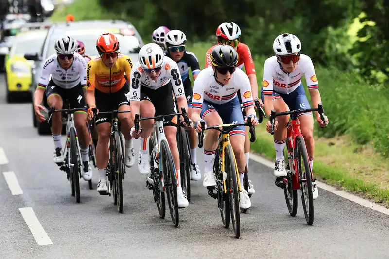 Lizzie Deignan takes a tour of the British Women's Mountain Jersey on Stage 1