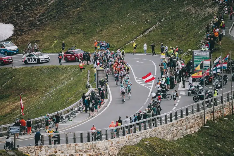 Final stage of the Tour of Austria disabled following the death of André Dreguet.