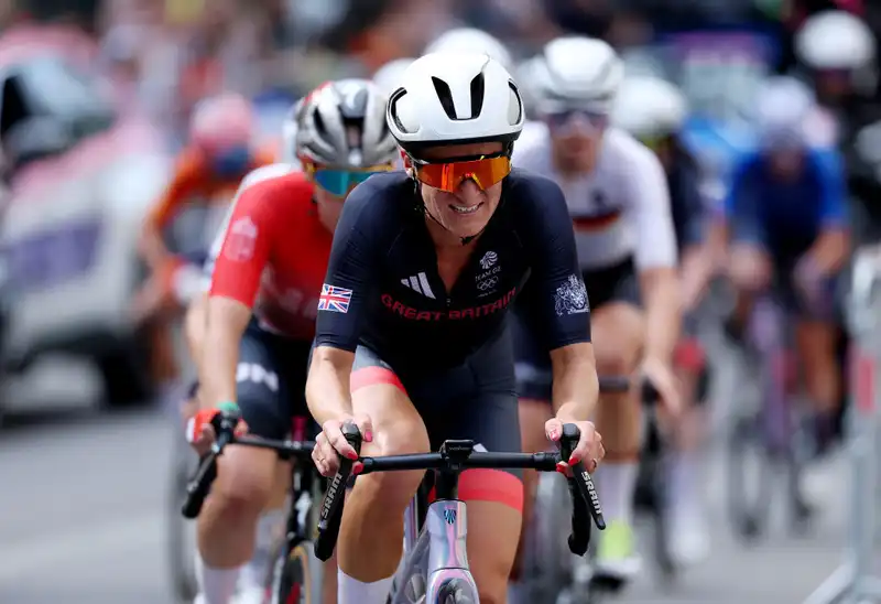 Days after hospitalization, Lizzie Deignan defeats Pfeiffer Giorgi in the Paris Olympics road race