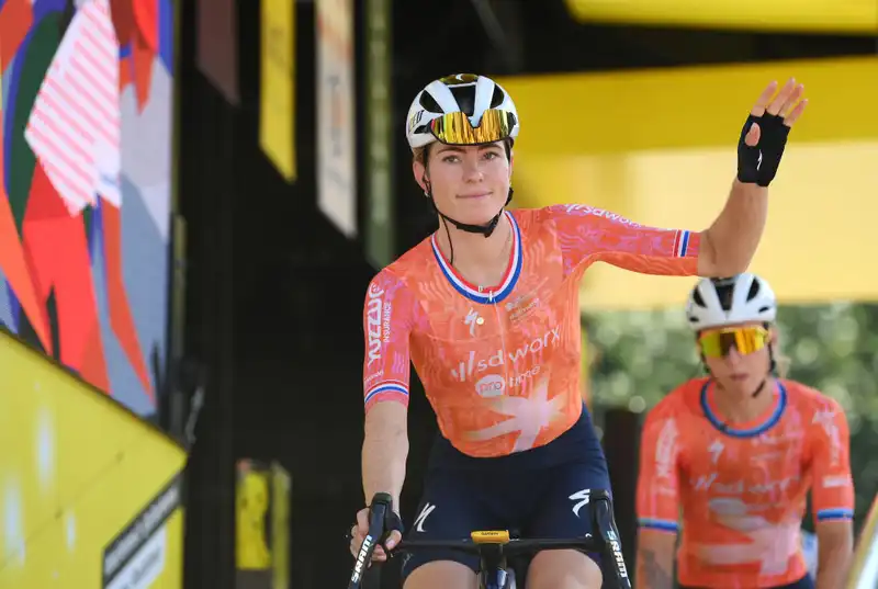 She's a fighter” - Vollering shows strong form after emotional ‘roller coaster’ crash in Tour de France Fam