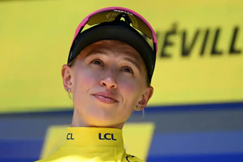 I didn't know there was a crash” Demi Vollaring crashed at the Tour de France Femmes, and yellow jersey rider Kasia Niewiadoma has mixed feelings.