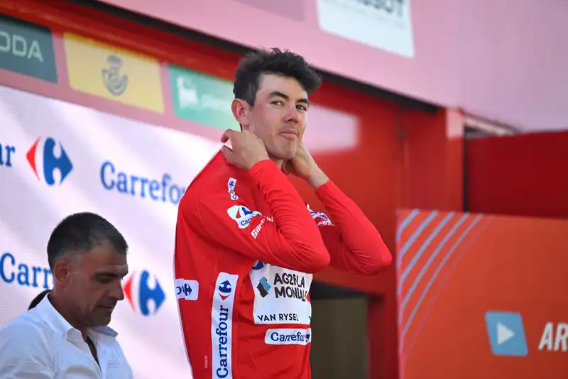 Ben O'Connor finishes the first day in first place at the Vuelta a España