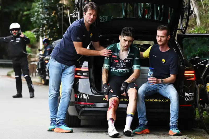 Van Aert's 2024 season ends after serious knee injury at Vuelta a España