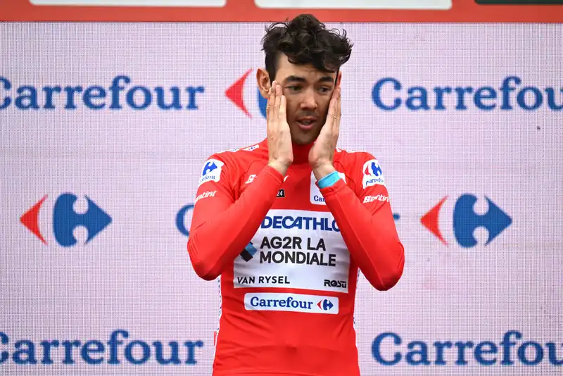 Ben O'Connor fined and 20 UCI points deducted for missing the Vuelta a España awards ceremony in Lagos de Covadonga