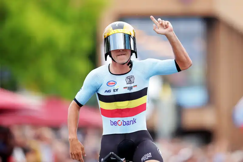 The Hardest Time Trial of My Life” -- Remco Evenpole Overcomes Broken Power Meter to Retain ITT World Title