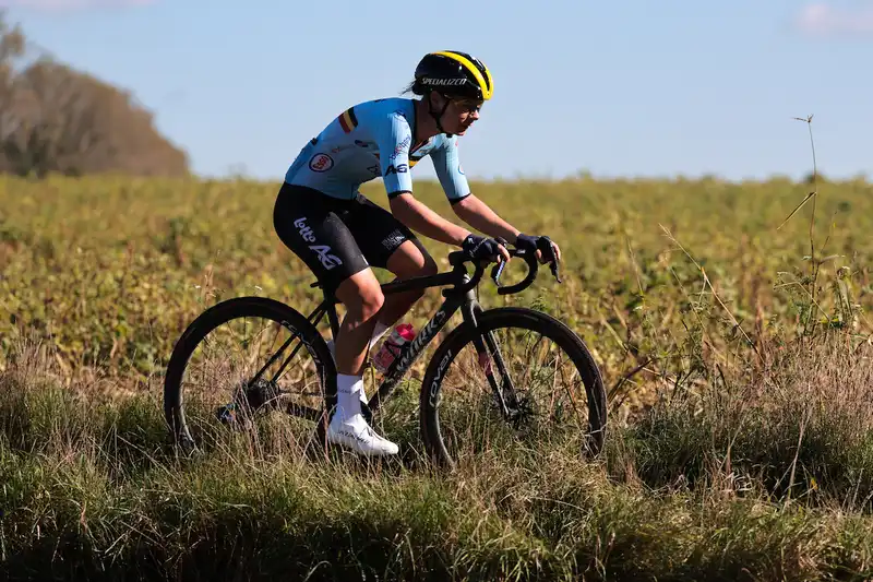 Lotte Kopecky ends up with a silver medal at the Gravel World Championships.