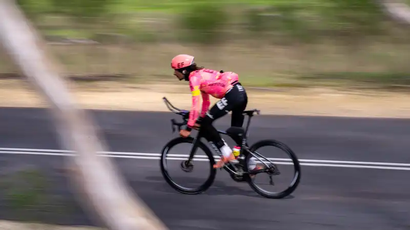 Lachlan Morton sets fastest time of 30 days, 9 hours and 59 minutes for a lap around Australia