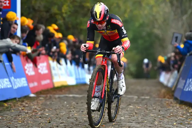 Eli Yzerbito with beer thrown at him in Koppencross.