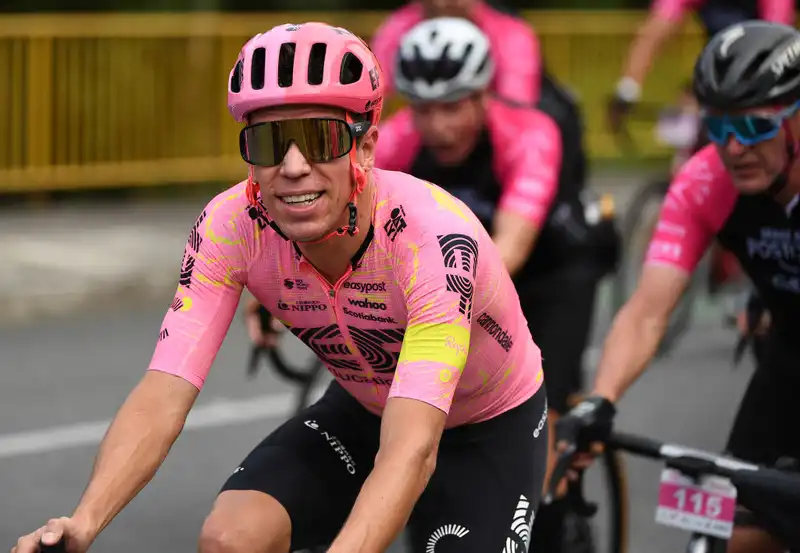 Rigoberto Uran is a professional cycling career at the farewell event among 8000 fans at the Medellin Stadium