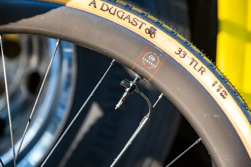 Self-inflating tires will sweep the classic in 2025 ' Van Aert and Jorgenson will try the technique of training following the victory of the Gravel world of Vos